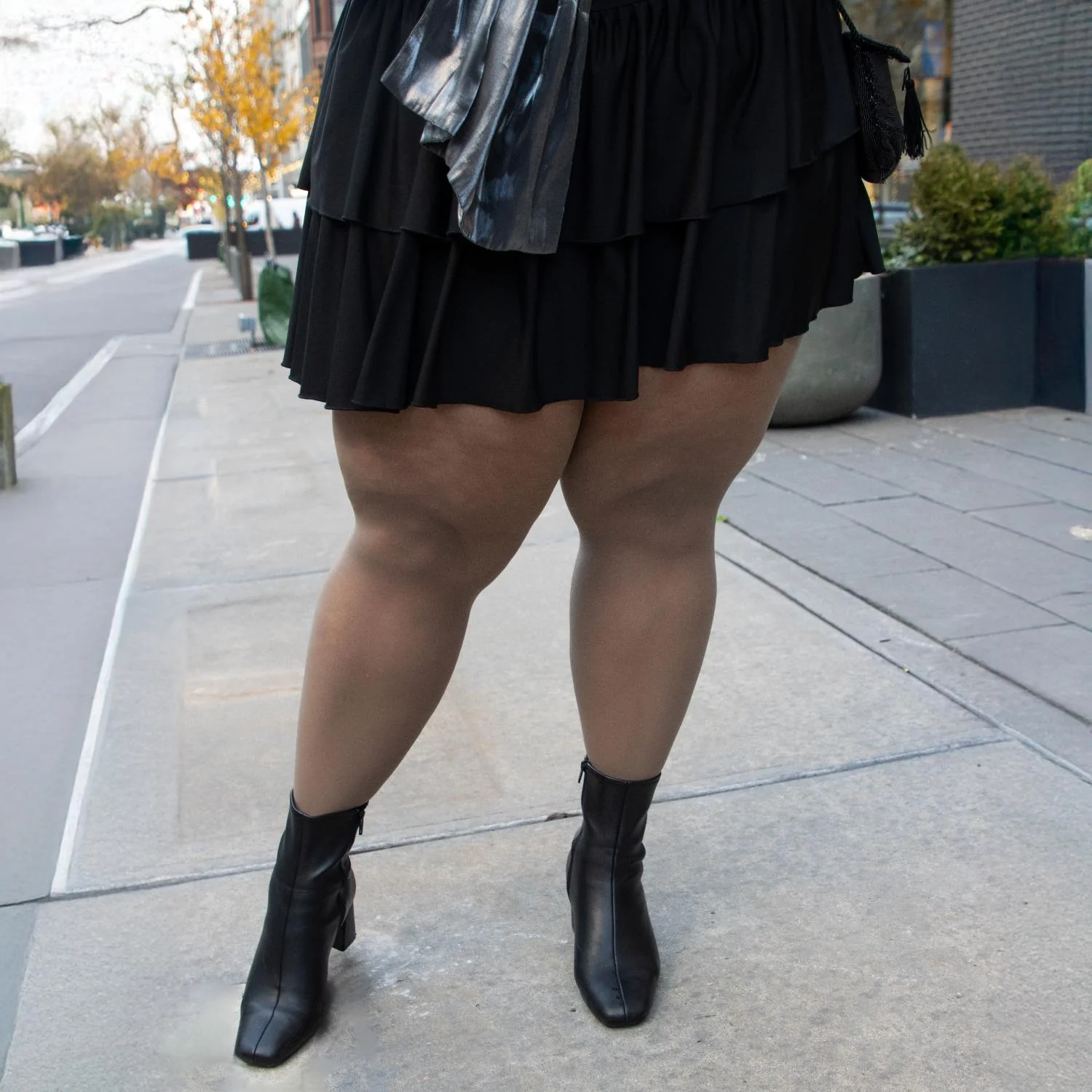 30 Denier Sheer Tights - Fudge - Image 3